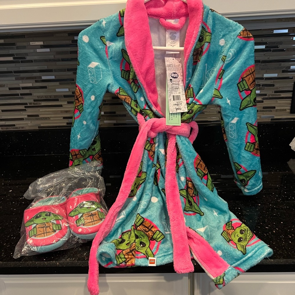NWT Star Wars Girls Robe with Slippers Grogu Baby Yoda